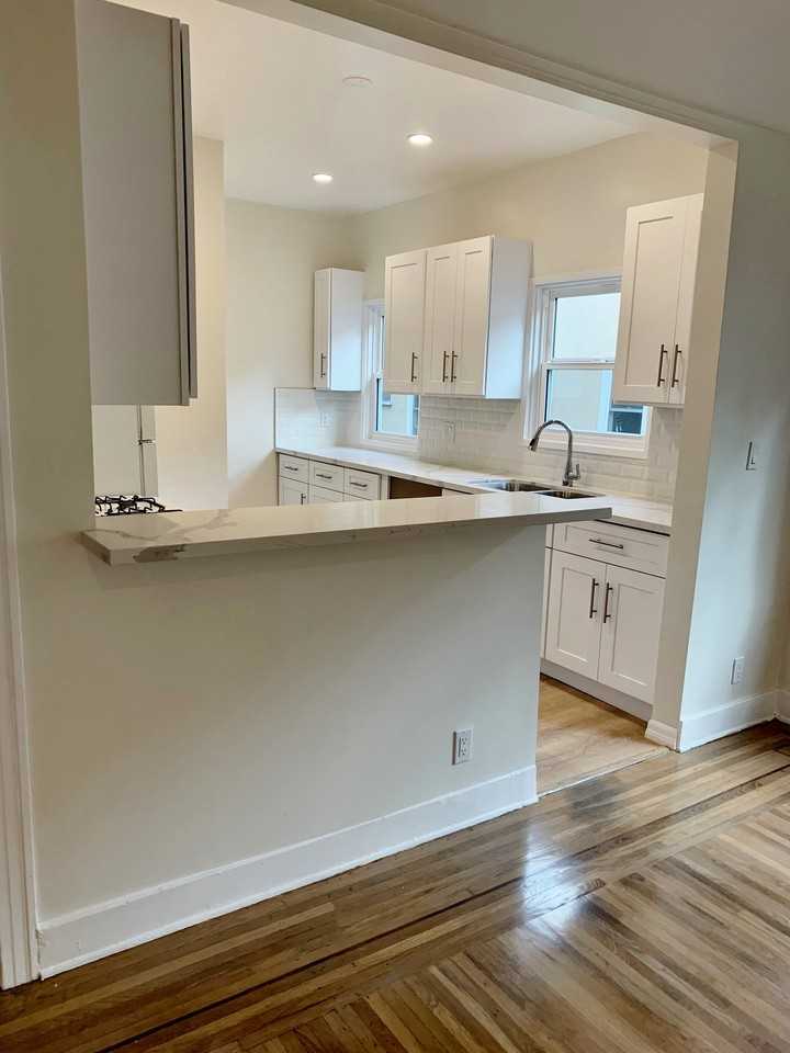 642 N Genesee Ave #642 - Photo 5 of 16