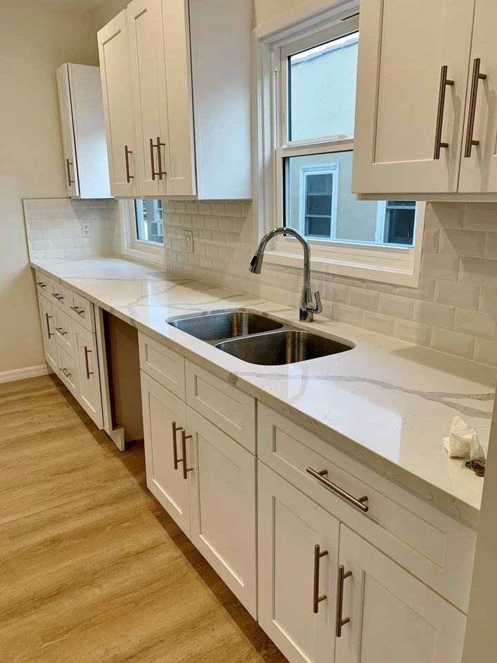 642 N Genesee Ave #642 - Photo 6 of 16