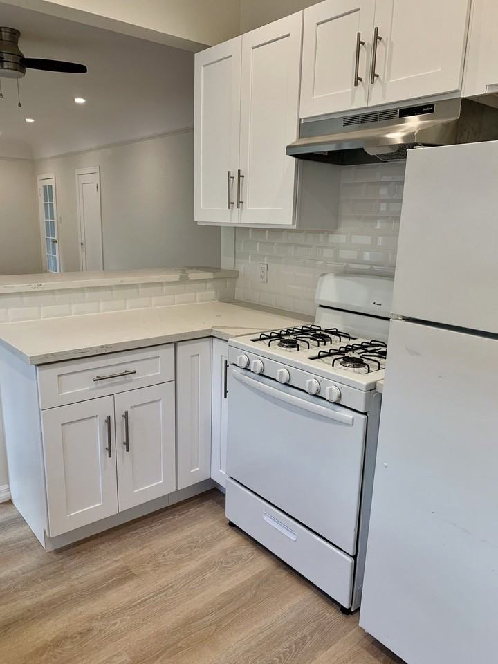 642 N Genesee Ave #642 - Photo 7 of 16
