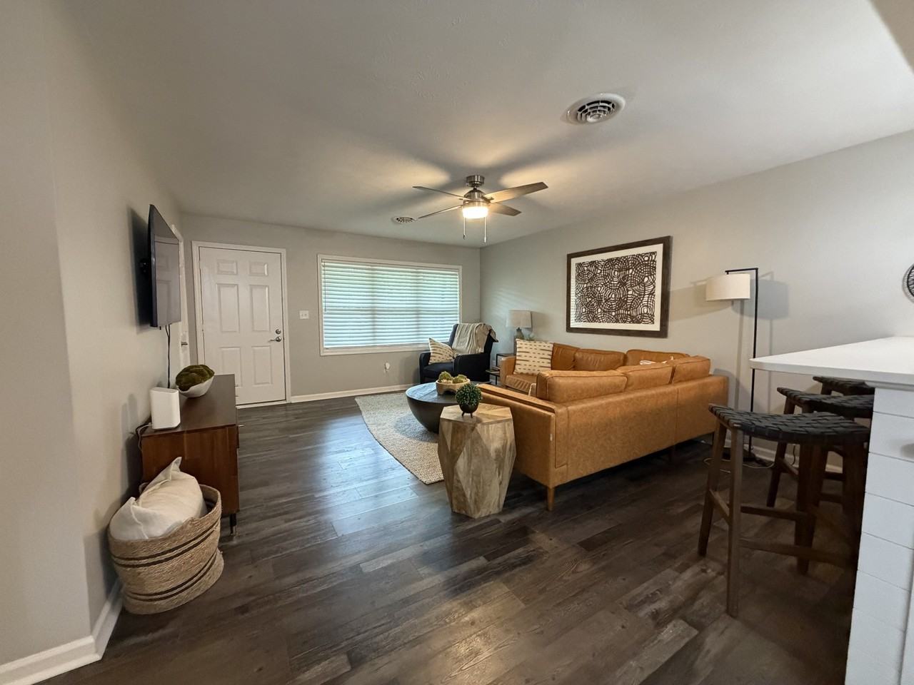 244 Windmere Dr - Photo 2 of 14