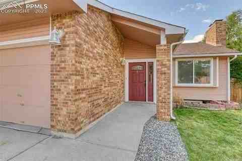 6250 Northwind Dr - Photo 2 of 18