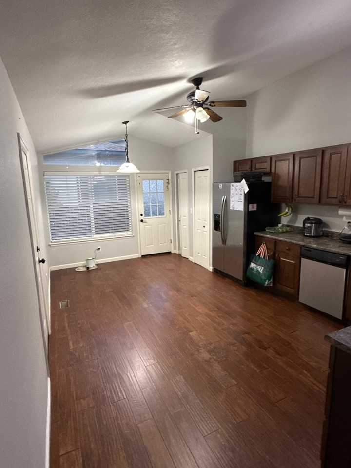 6250 Northwind Dr - Photo 4 of 18