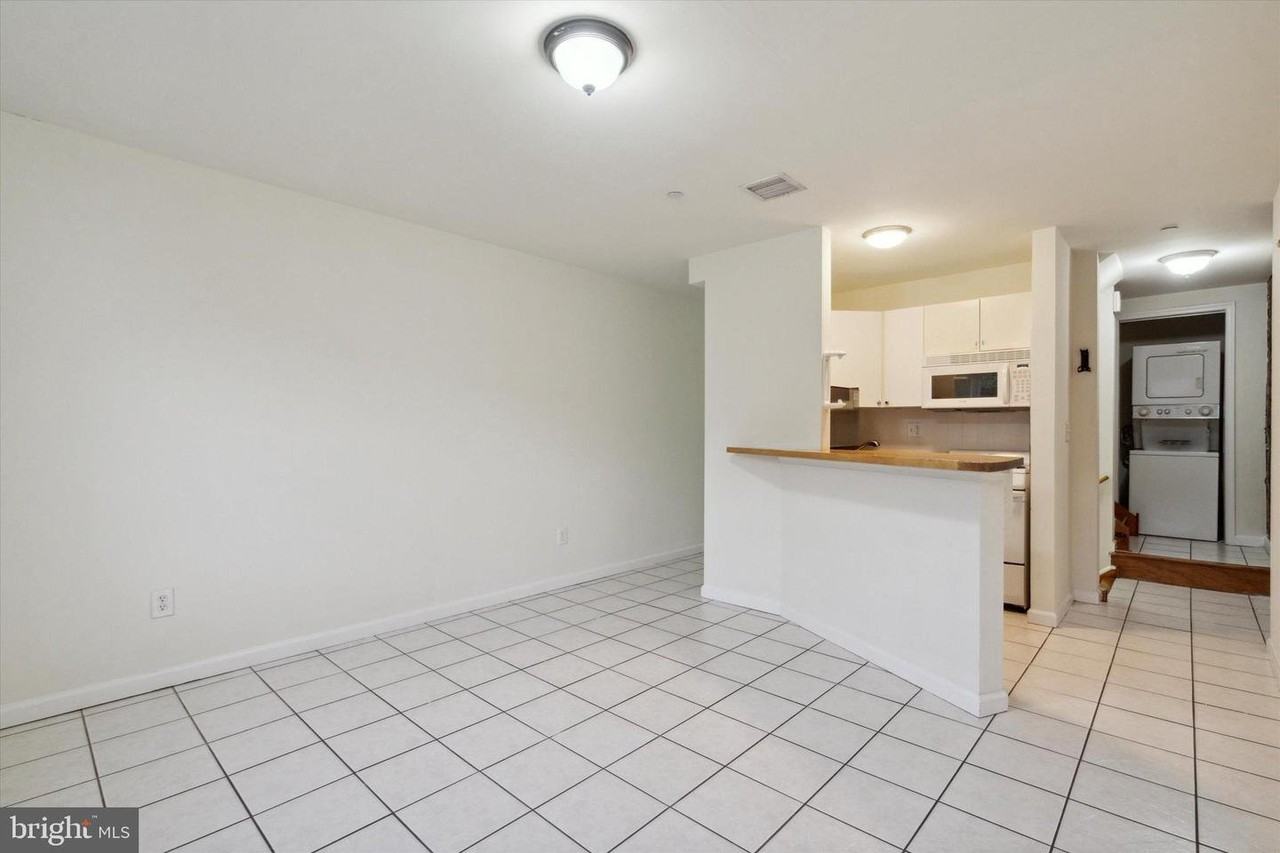 1538 Fontain St #1 - Photo 3 of 13