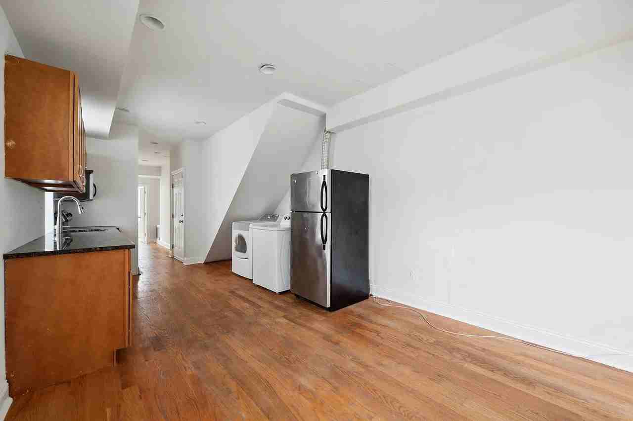 1811 N 18th St #C - Photo 3 of 7