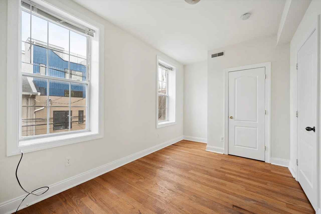 1811 N 18th St #C - Photo 6 of 7