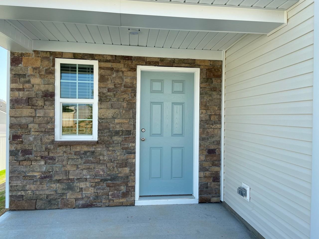 305 Turning Lake Dr - Photo 2 of 16