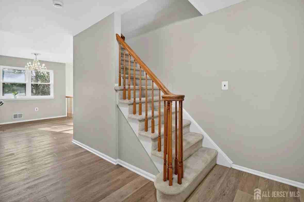 8 Wright Ct - Photo 4 of 20