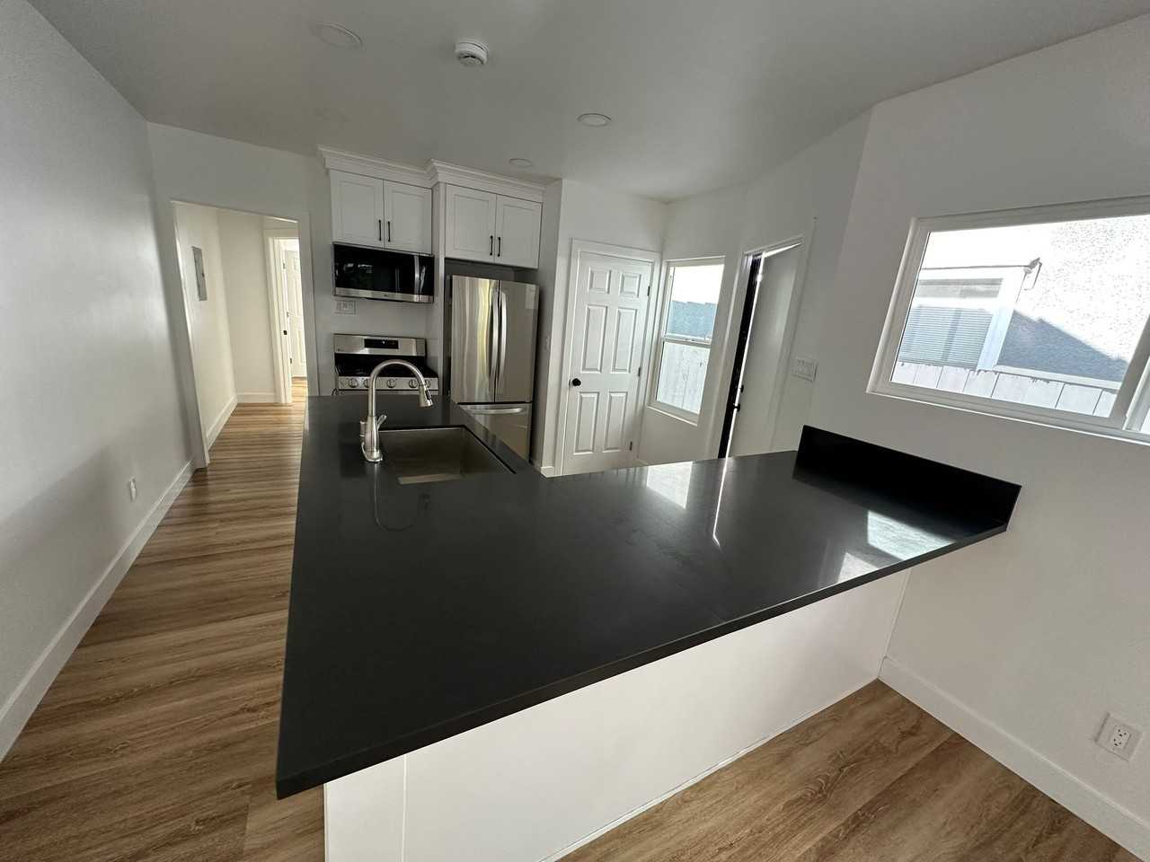 518 Rialto Ave #A - Photo 4 of 15