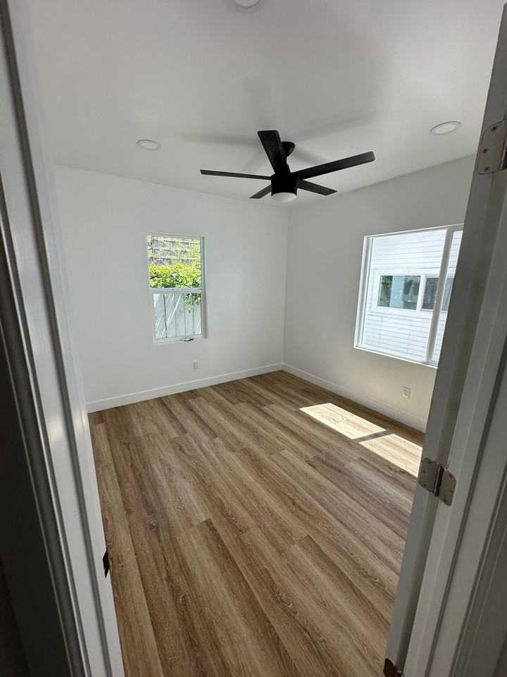 518 Rialto Ave #A - Photo 5 of 15