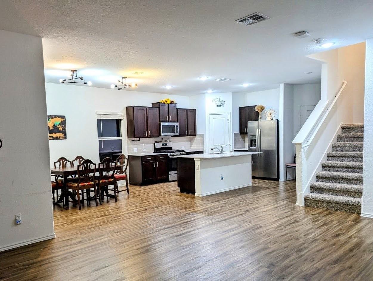 1005 Bluewood Bnd - Photo 3 of 20