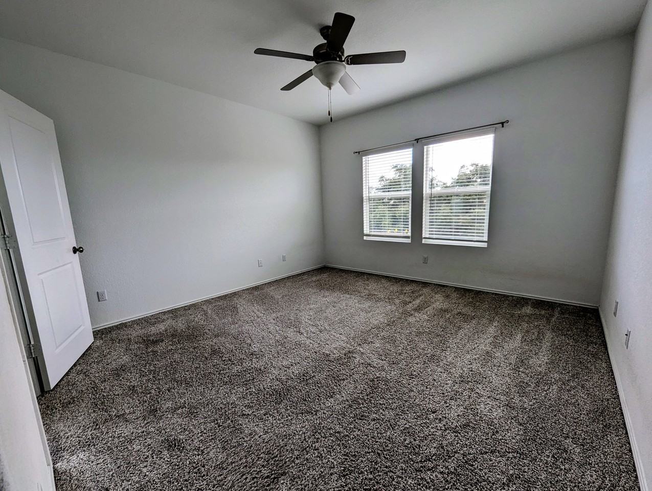 1005 Bluewood Bnd - Photo 6 of 20