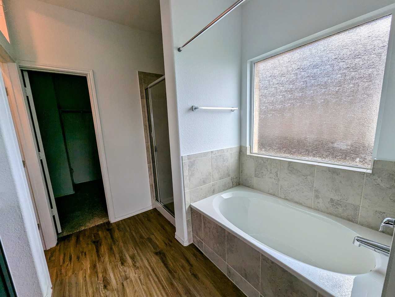 1005 Bluewood Bnd - Photo 7 of 20