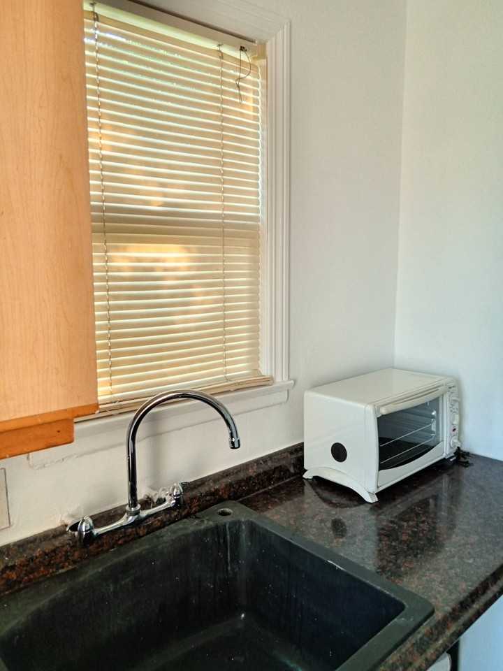 138 N Marcile Ave - Photo 5 of 8