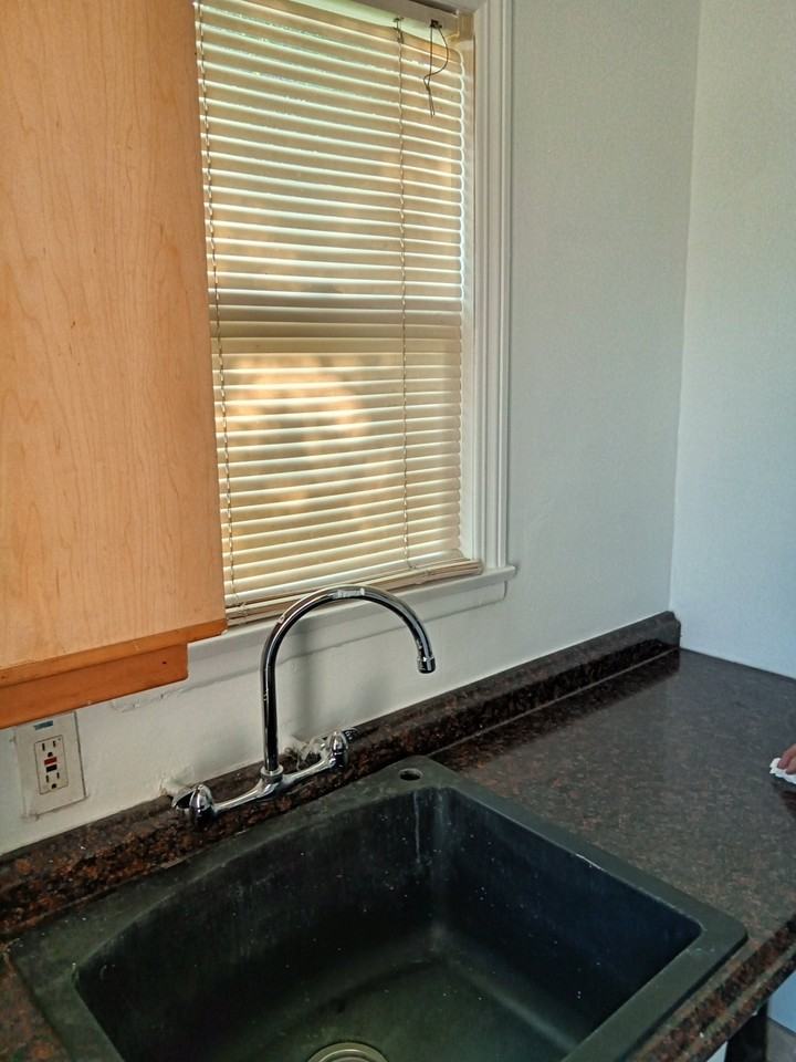 138 N Marcile Ave - Photo 7 of 8