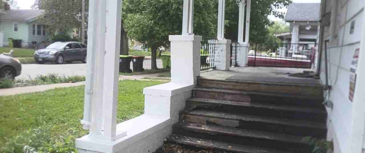 644 W Division St - Photo 2 of 20