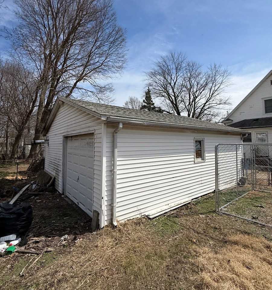 2020 E Main St - Photo 2 of 10