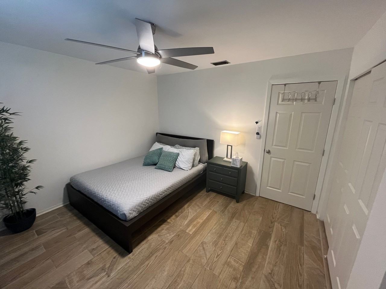 1624 Palm Valley Dr E - Photo 2 of 7
