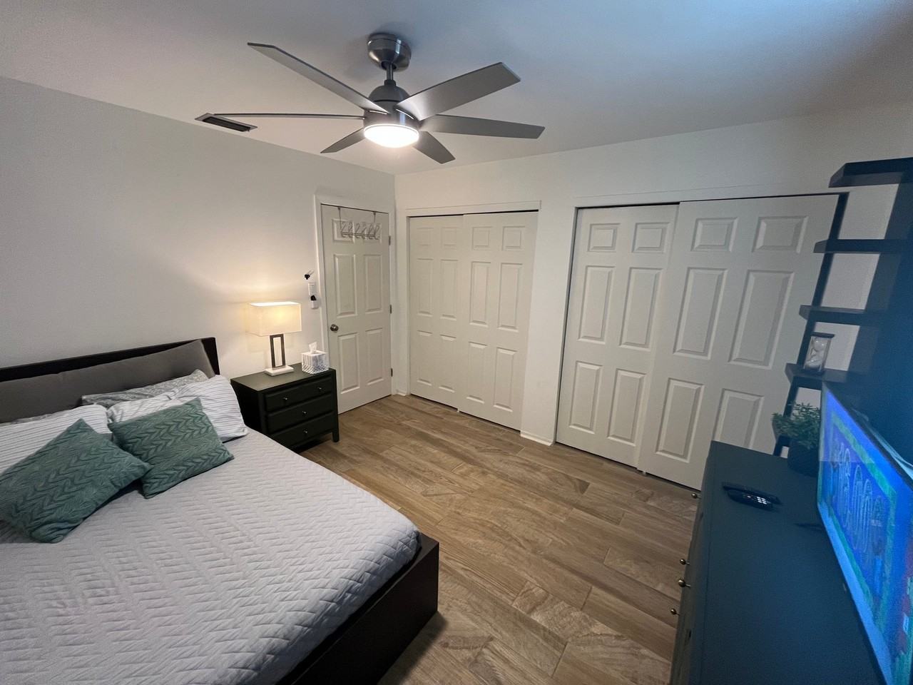 1624 Palm Valley Dr E - Photo 3 of 7