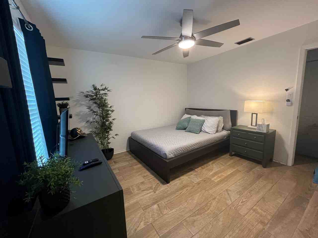 1624 Palm Valley Dr E - Photo 4 of 7