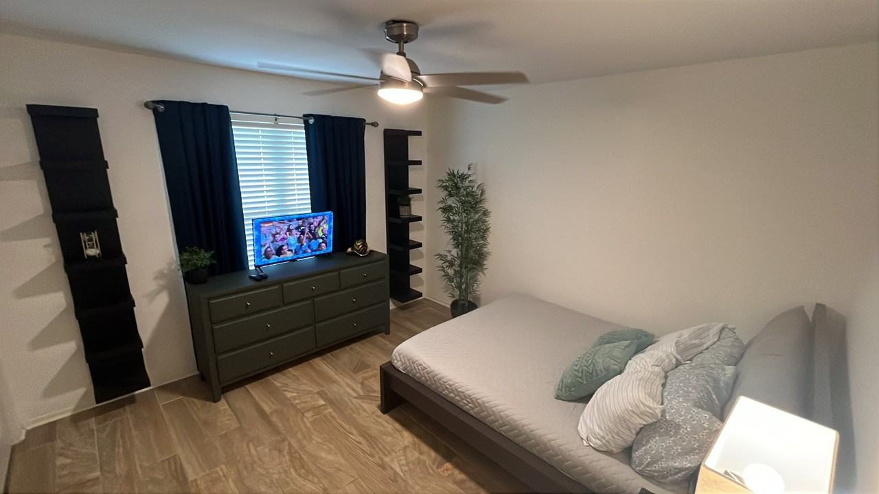 1624 Palm Valley Dr E - Photo 5 of 7