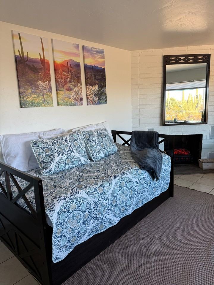 1702 N Greasewood Rd - Photo 6 of 20