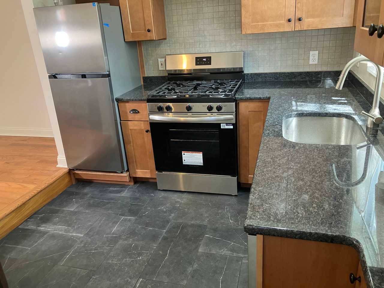 430 E Franklin St #1 - Photo 2 of 15