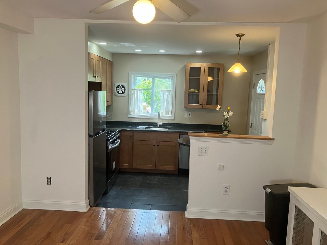 430 E Franklin St #1 - Photo 3 of 15