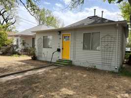 featured image of 220 2nd St