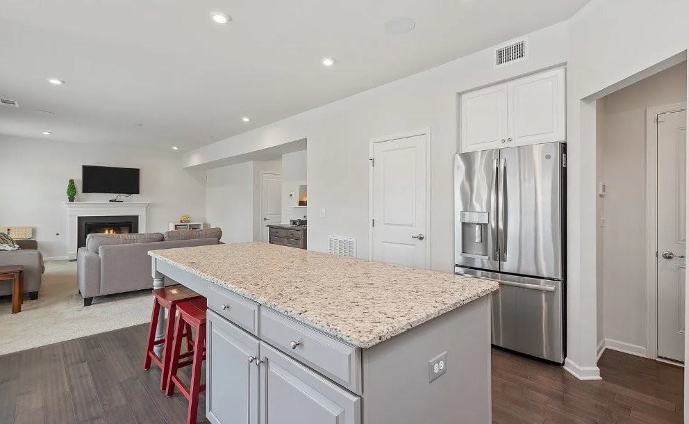 1729 Eastwick Ln - Photo 4 of 20