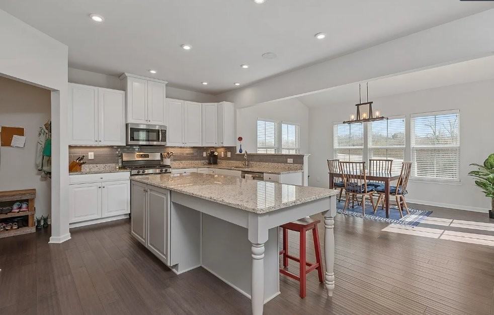 1729 Eastwick Ln - Photo 6 of 20