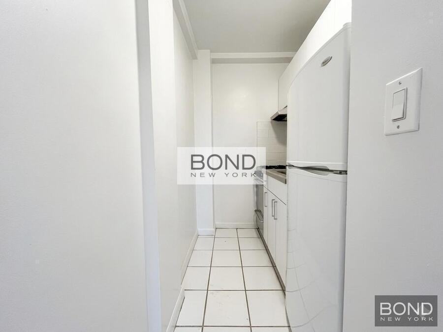 160 E 55th St #8 - Photo 4 of 5