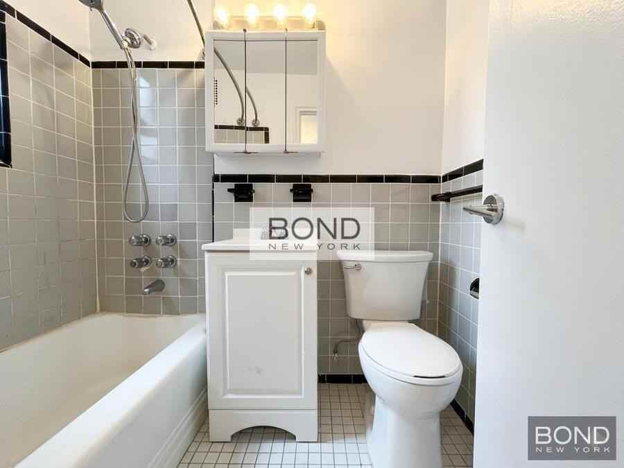 160 E 55th St #8 - Photo 5 of 5