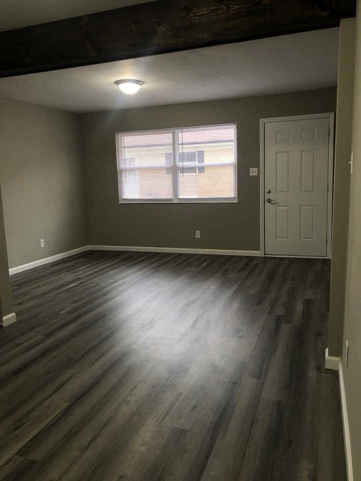 208 John St #B - Photo 4 of 12