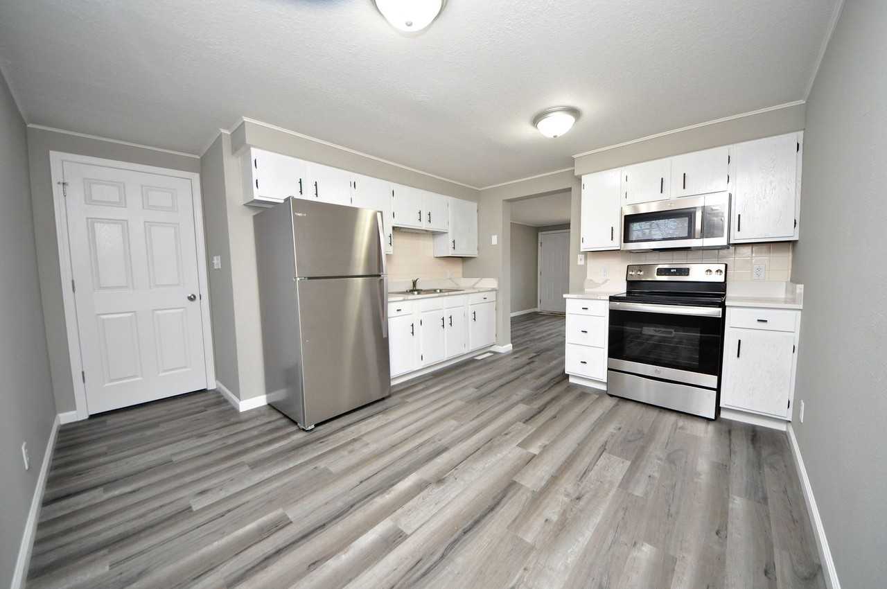 309 Granada Dr - Photo 2 of 14
