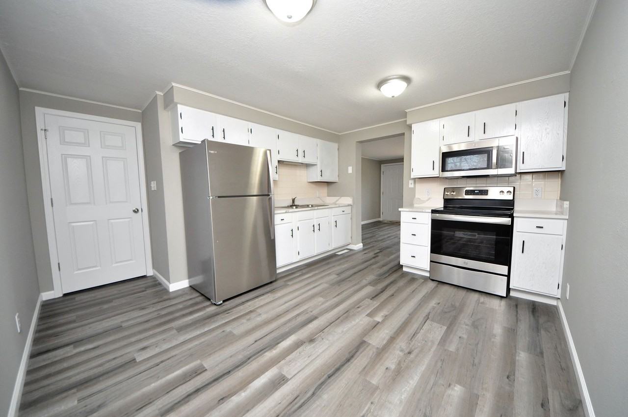 313 Granada Dr - Photo 3 of 50