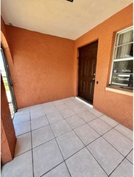 3729 Se 12th Ave - Photo 4 of 29
