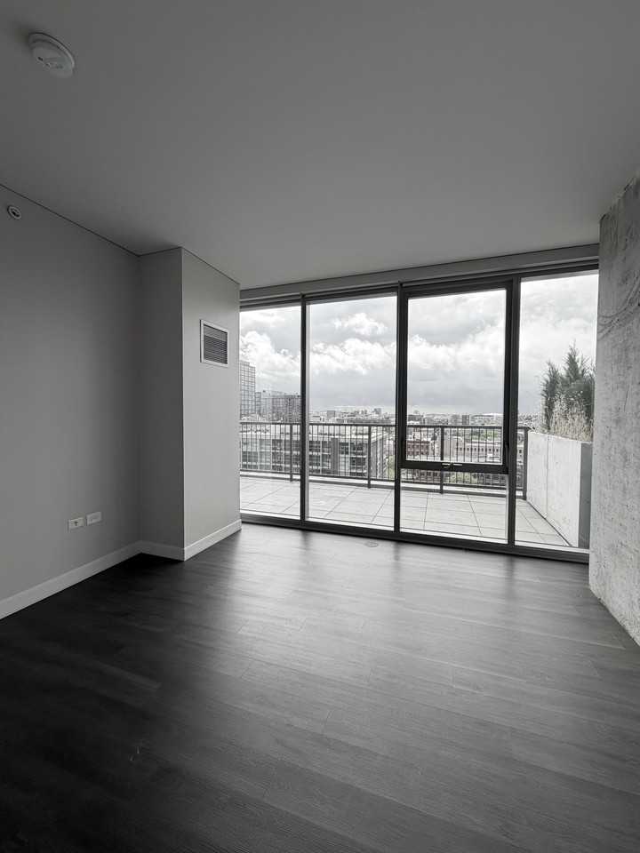 901 W Adams St #1801 - Photo 3 of 9