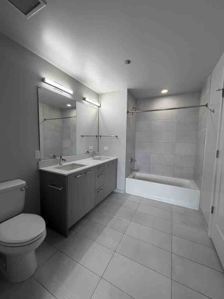 901 W Adams St #1801 - Photo 6 of 9