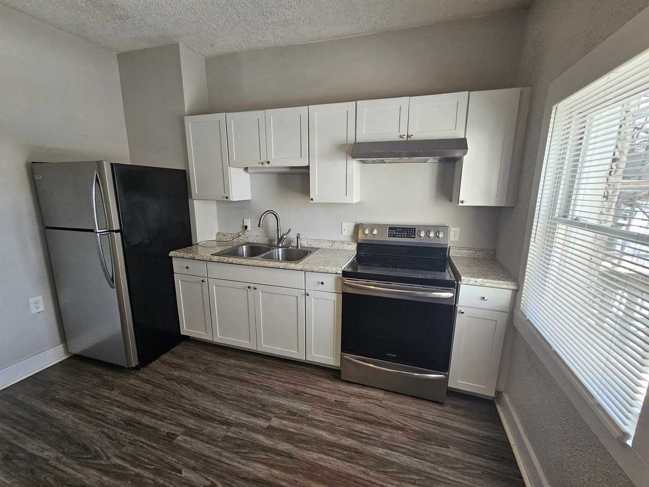 163 Grove Ave #163 - Photo 3 of 17