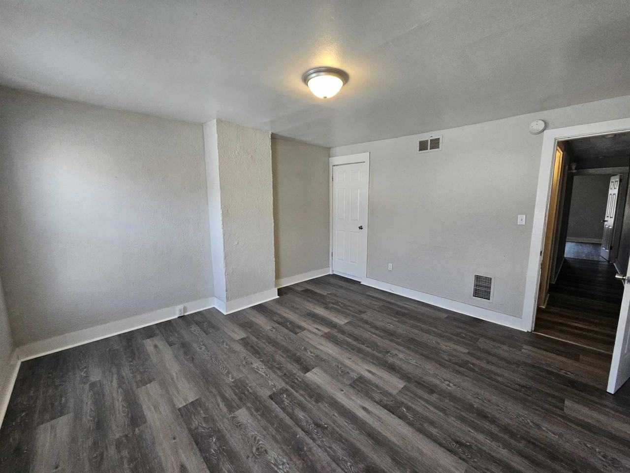 163 Grove Ave #163 - Photo 4 of 17