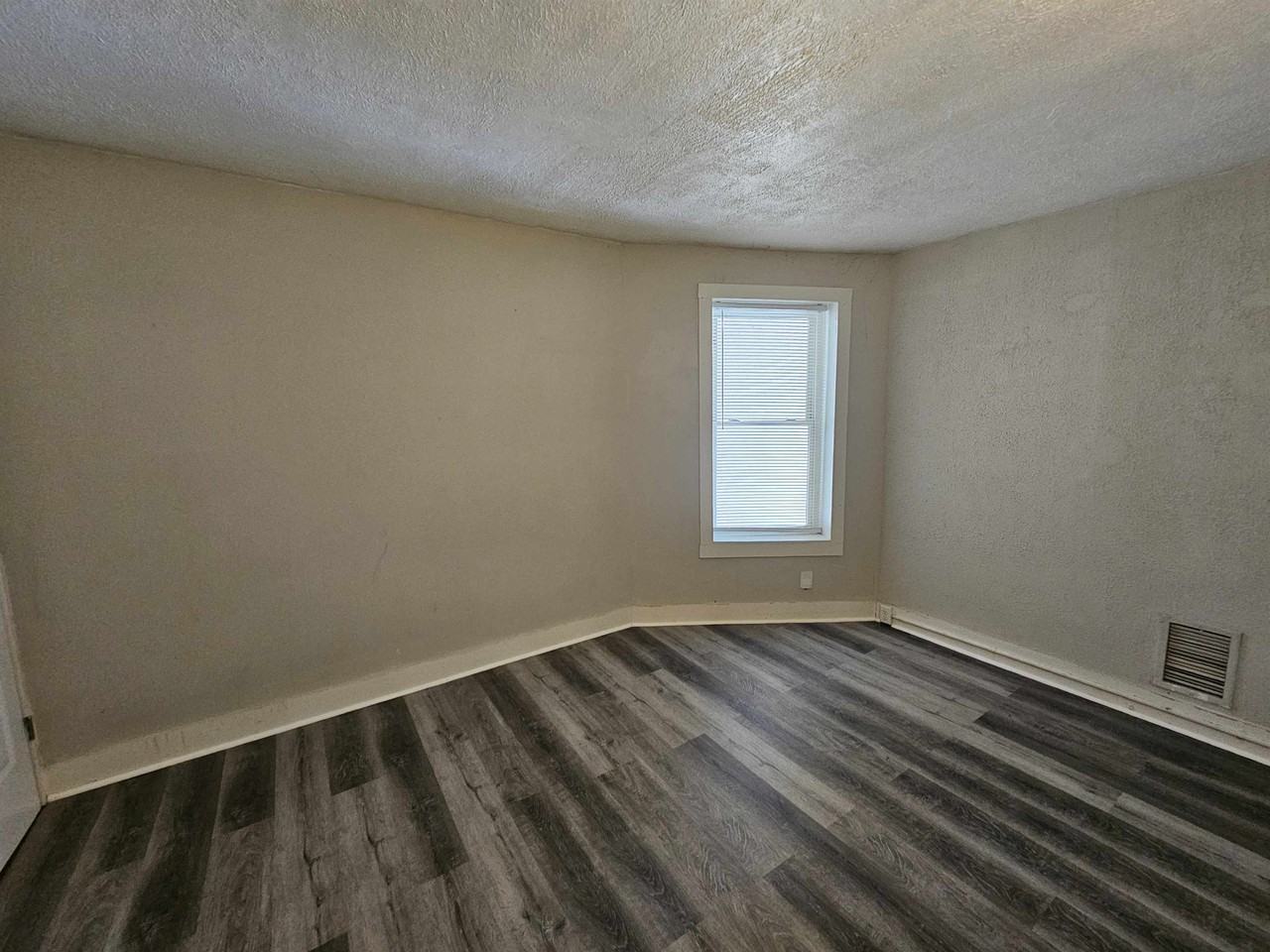163 Grove Ave #163 - Photo 5 of 17