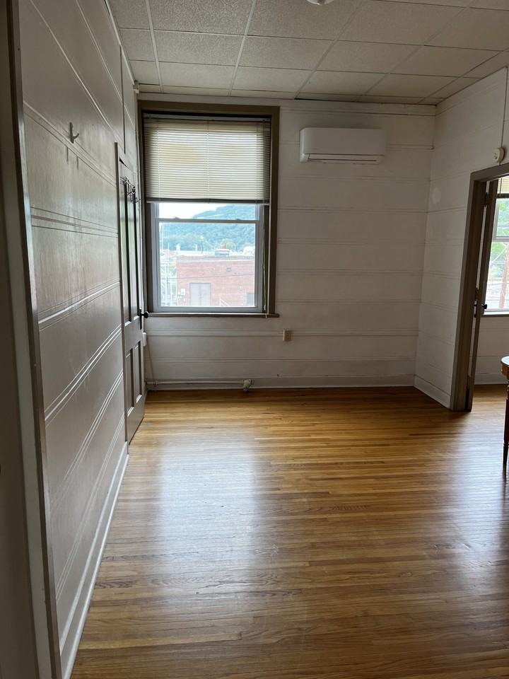 501 Mill St #202 - Photo 3 of 5