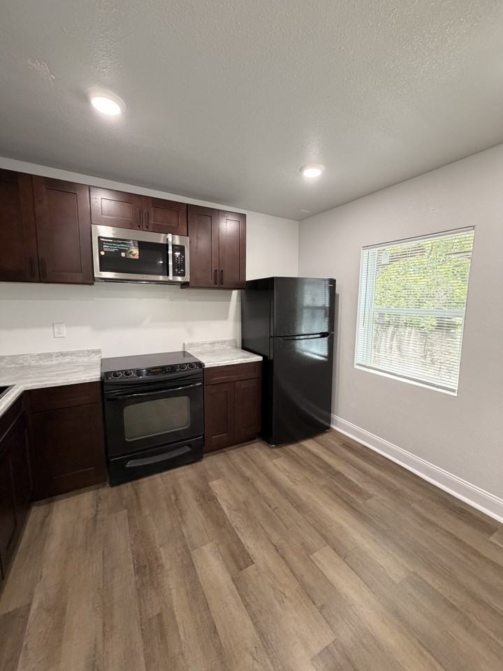 1538 Ella St #1 - Photo 3 of 10