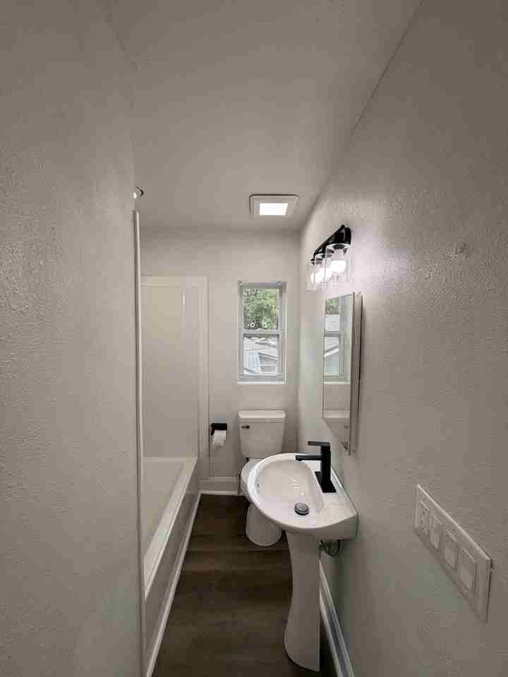 1538 Ella St #1 - Photo 7 of 10