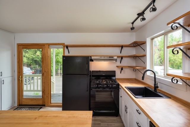 121 Pinewood Ln #B1 - Photo 3 of 18