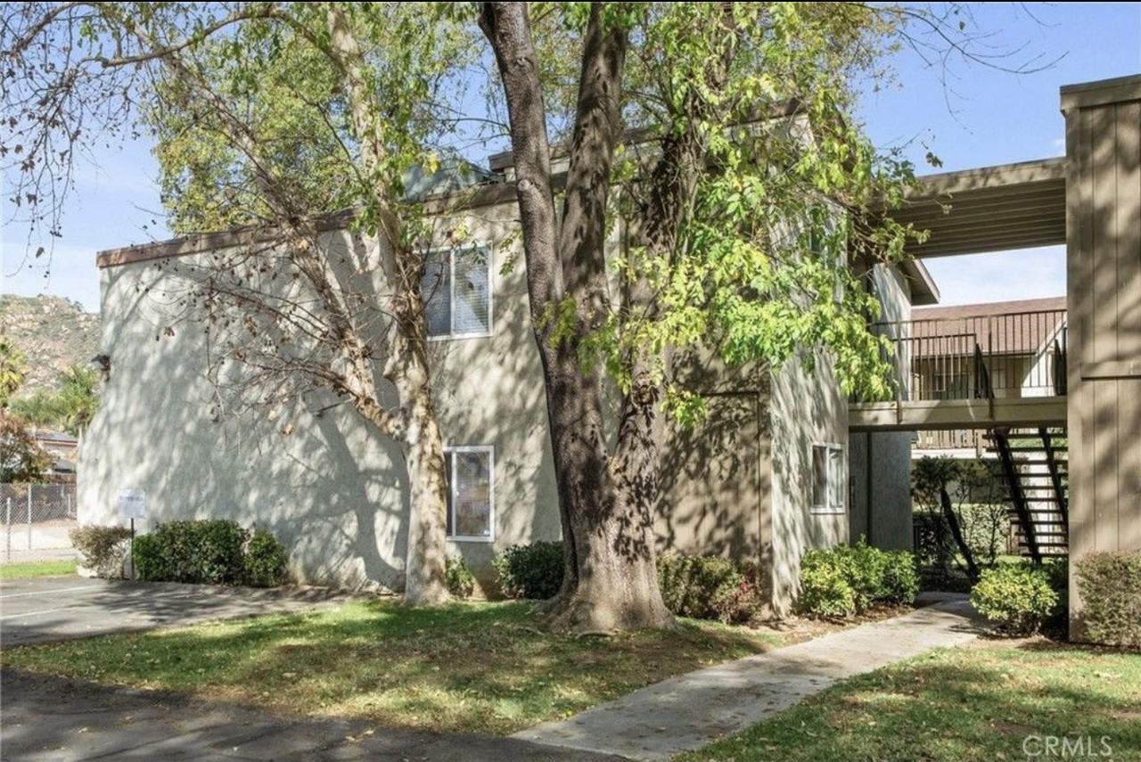 2536 White Oak Pl #NA - Photo 2 of 18