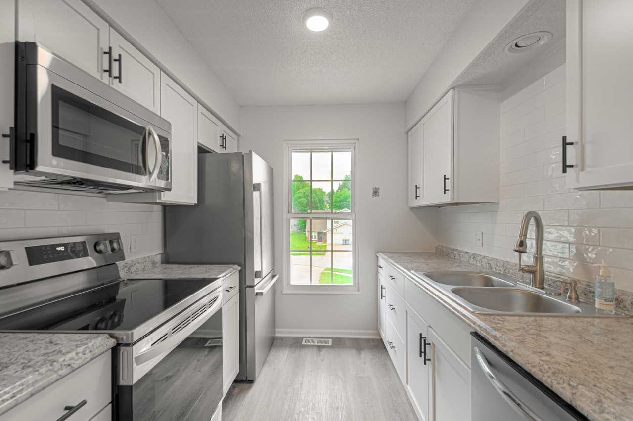 1303 La Chateau Dr #1303 - Photo 6 of 19