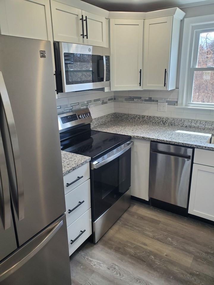 40 Louise Dr #3 - Photo 7 of 17