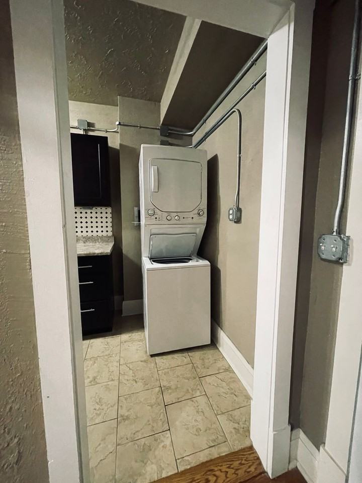 Jones Anderson Apartments - Photo 3 of 19