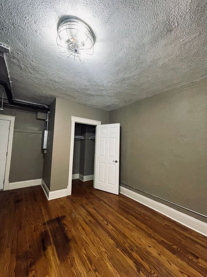 Jones Anderson Apartments - Photo 4 of 19